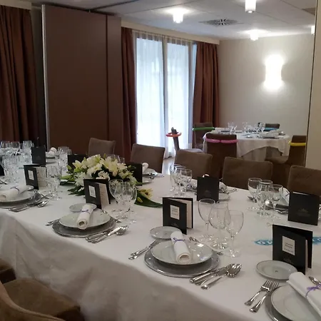 De Отель 4*